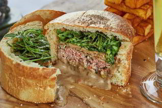 Бургер с фуа-гра и грибным соусом