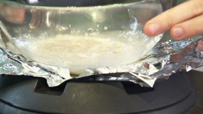 бургер с говядиной и чатни из красной смородины