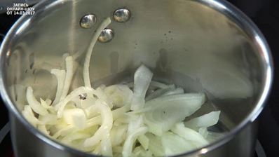 бургер с луковым конфитюром и соусом блю-чиз