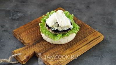 бургер с портобелло и голубым сыром