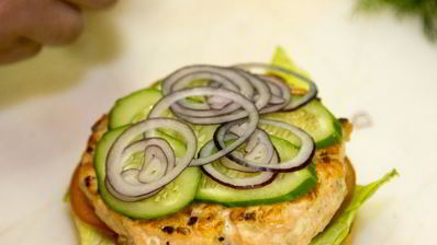 бургер с семгой