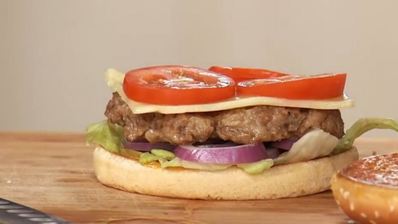 бургер с цесаркой и медовым соусом