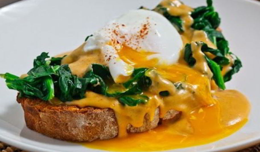 Рецепт бургера с яйцами-пашот под соусом