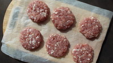 бургер со свиным бифштексом