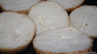 бургеры с отварным куриным филе и вялеными томатами