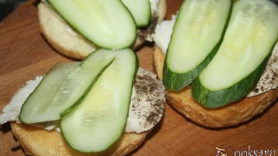 бургеры с отварным куриным филе и вялеными томатами