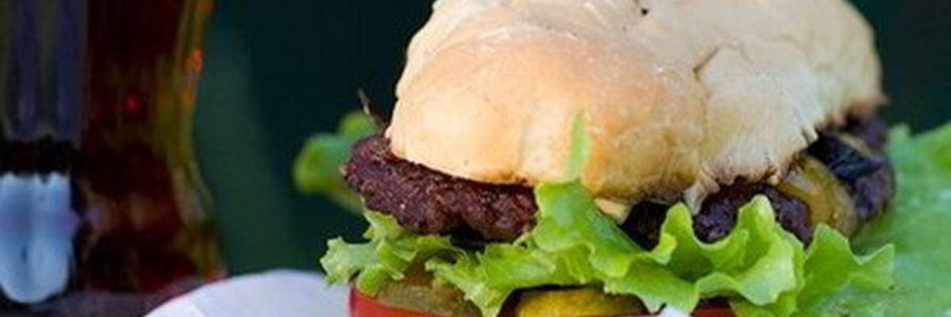 Домашние гамбургеры с соусом Табаско