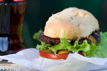 Домашние гамбургеры с соусом Табаско