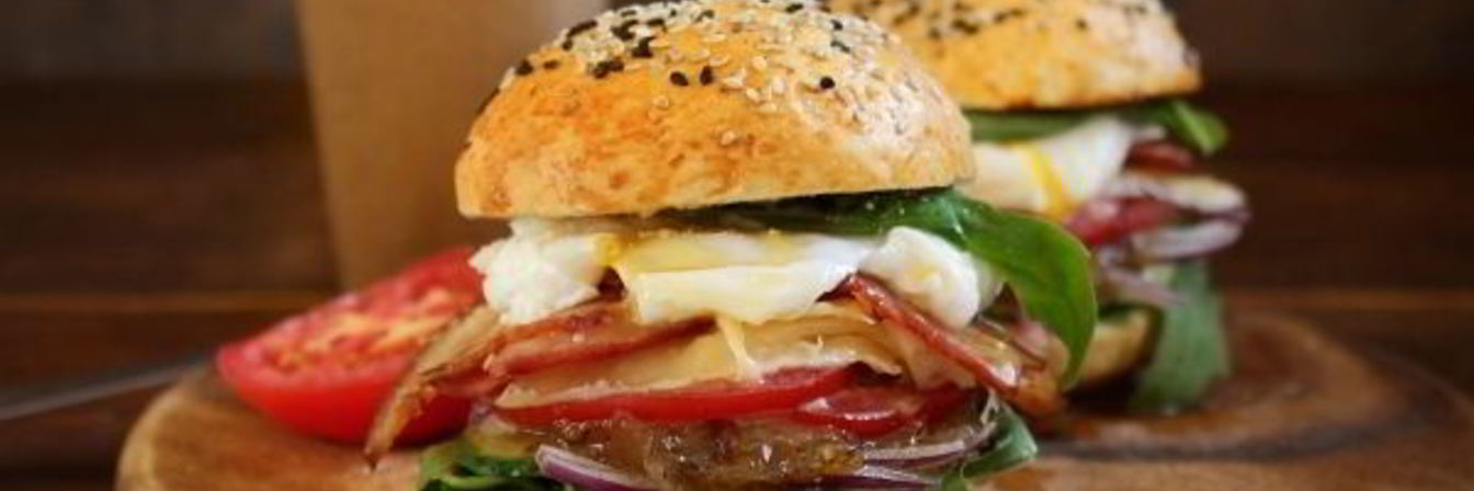 Дрожжевые булочки с кунжутом для домашних бургеров