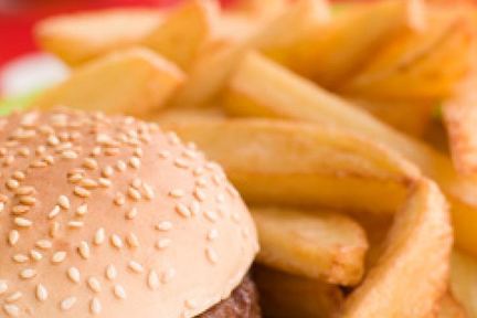 Гамбургер с картофелем фри