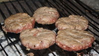 гамбургеры на мангале