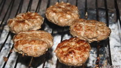 гамбургеры на мангале