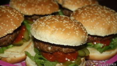 гамбургеры на мангале