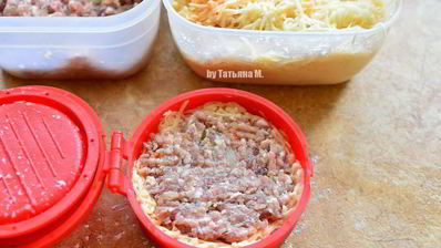 картофельные бургеры с мясной начинкой