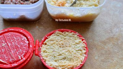 картофельные бургеры с мясной начинкой