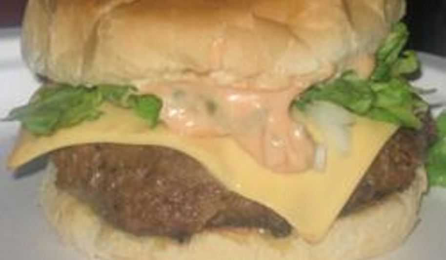 Рецепт вкусного гамбургера с хреном и аджикой