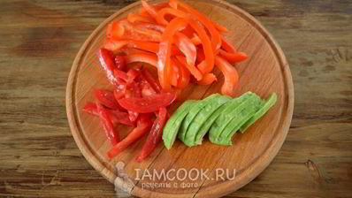 буррито с авокадо и яичницей-скрэмбл