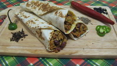 буррито с фаршем и красной фасолью