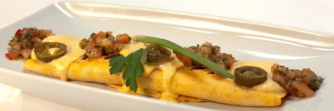 Буррито с говядиной и сырным соусом