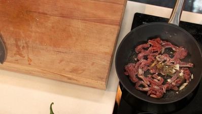 буррито с говядиной и сырным соусом