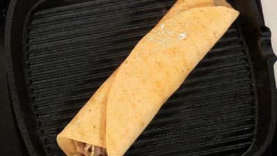 буррито с говядиной и сырным соусом