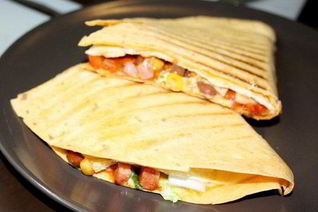 Буррито с моцареллой по-мексикански