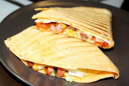 Буррито с моцареллой по-мексикански