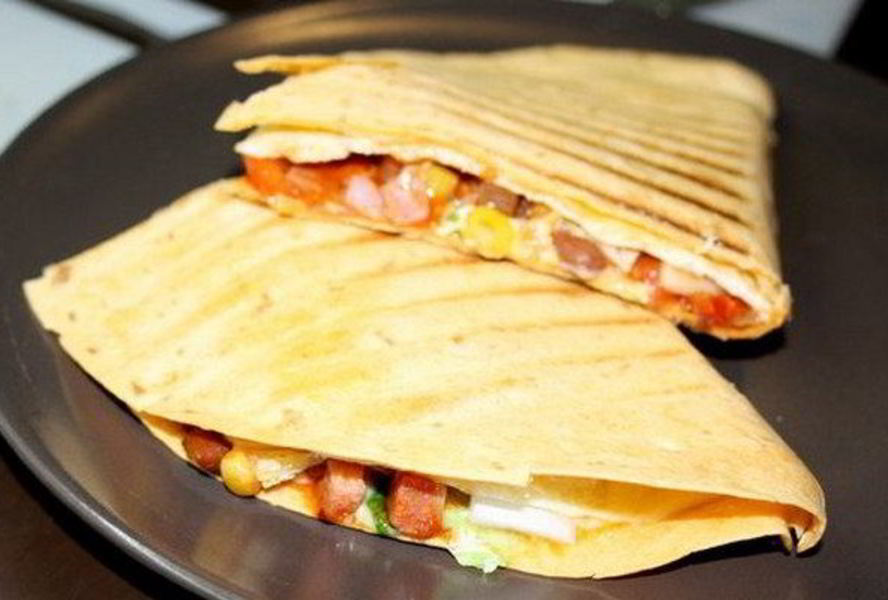 Буррито с моцареллой по-мексикански