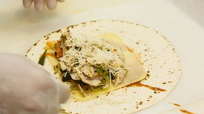 буррито с овощами и пряным филе