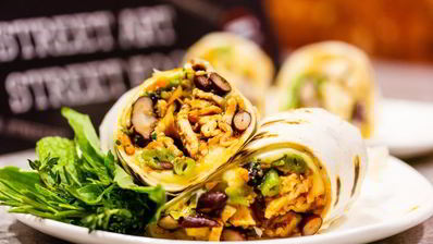 буррито с овощами и пряным филе