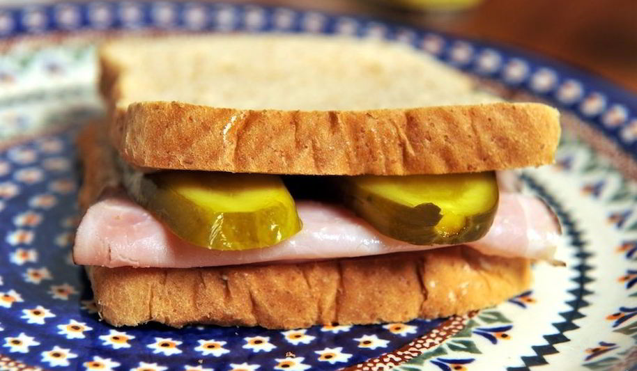 Рецепт бутерброда с солеными огурцами