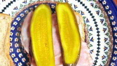 бутерброд с солеными огурцами