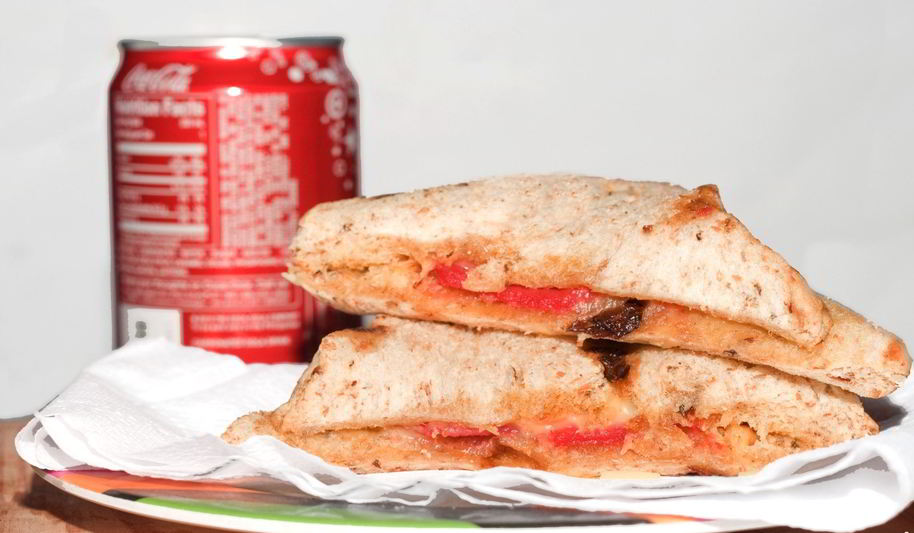 Рецепт бутерброда с сыром и колбасой в микроволновке