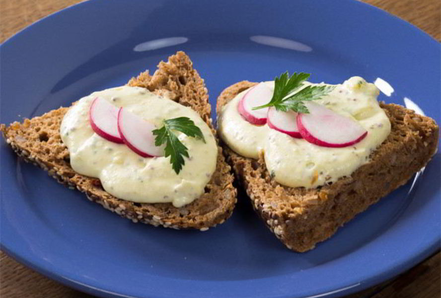 Бутерброд с сыром и яйцом