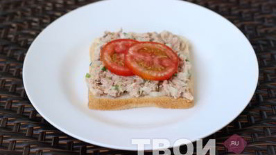 бутерброд с тунцом