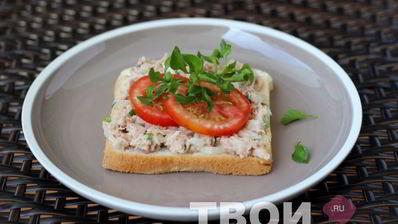 бутерброд с тунцом