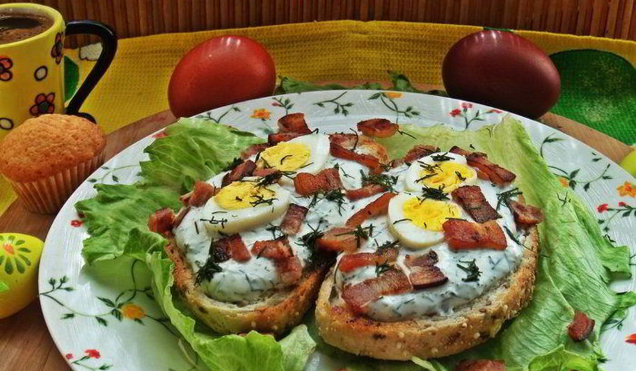 Рецепт бутерброда с яйцом и беконом
