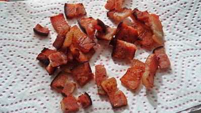 бутерброд с яйцом и беконом