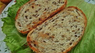 бутерброд с яйцом и беконом