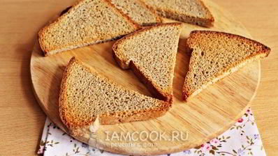 бутерброд со шпротами и соленым огурцом