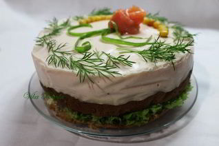 Бутербродный торт-мусс со слабосоленым лососем и фетой