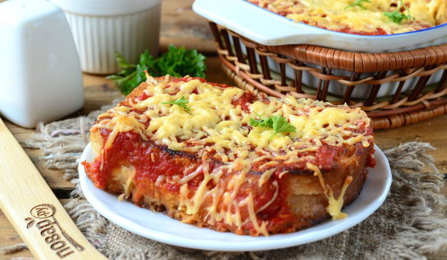 Рецепт бутербродов под сырно-томатной подушкой