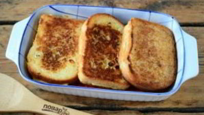 бутерброды под сырно-томатной подушкой