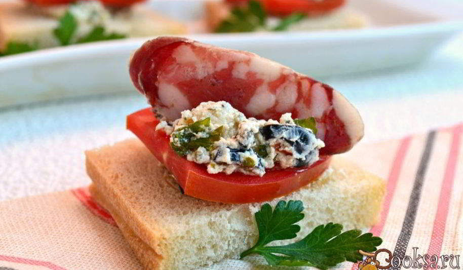 Рецепт бутербродов с фетой и сыровяленой колбасой