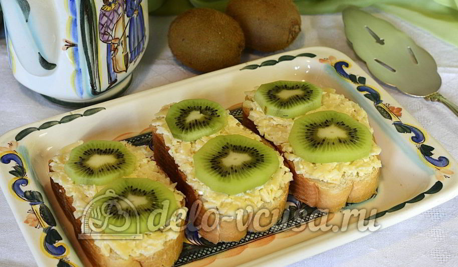 Рецепт бутербродов с киви и сыром