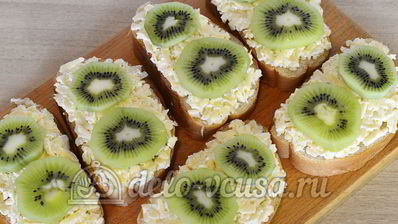 бутерброды с киви и сыром