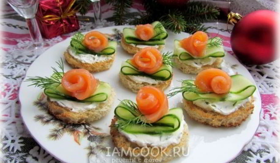 Рецепт бутербродов с огурцом и форелью