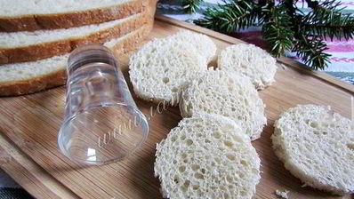 бутерброды с огурцом и форелью