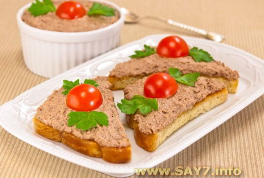 Бутерброды с паштетом из куриной печени