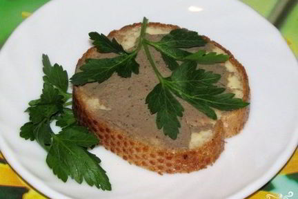 Бутерброды с паштетом из печени